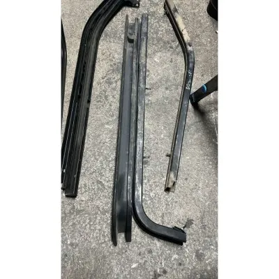 Ford Connect Sol Sürgülü Kapı Rayı Orta