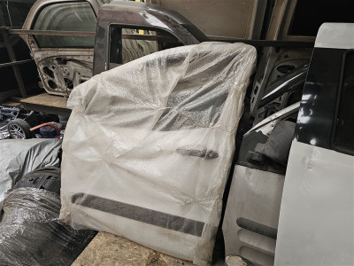 Ford Courier çıkma sol ön kapı beyaz